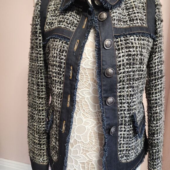 Elegant Tweed Blazer with Dark Accents - Picture 11 of 13